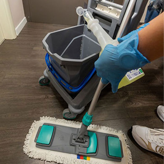 univerzalno-sredstvo-na-bazi-alkohola-za-ciscenje-alcosan-8-1-1