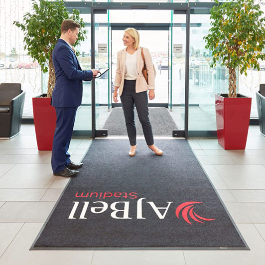 unutrasnji-otirac-sa-logotipom-print-scaled