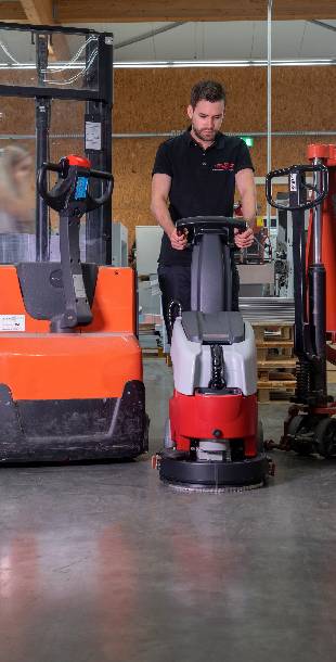 ciscenje-osetljivih-podnih-obloga-u-radionici