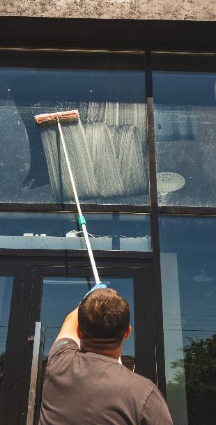 ciscenje-prozora-na-visini