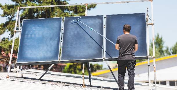 ciscenje-solarnih-panela-teleskopom