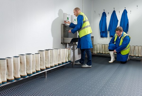 antiklizna podloga za svlačionice