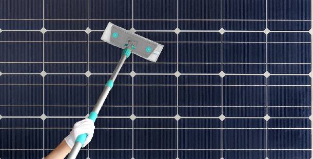 teleskopski-stap-za-ciscenje-solarnih-panela