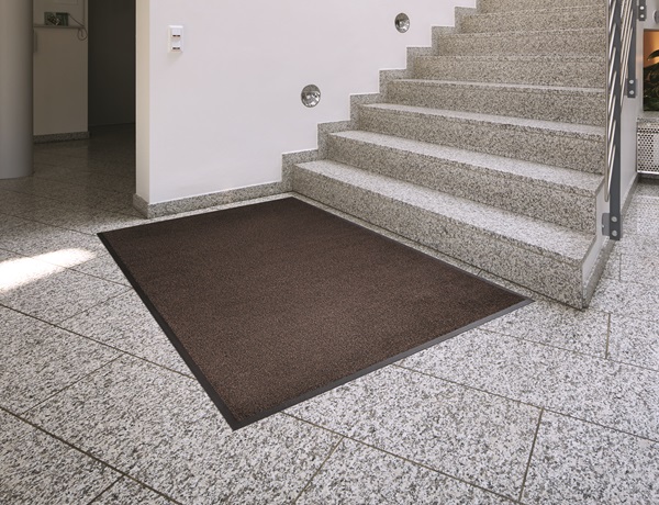 profesionalni otirač u braon boji