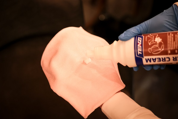 sredstvo za negu kožnih predmeta