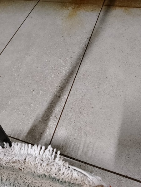 sredstvo za čišćenje pločica posle majstora