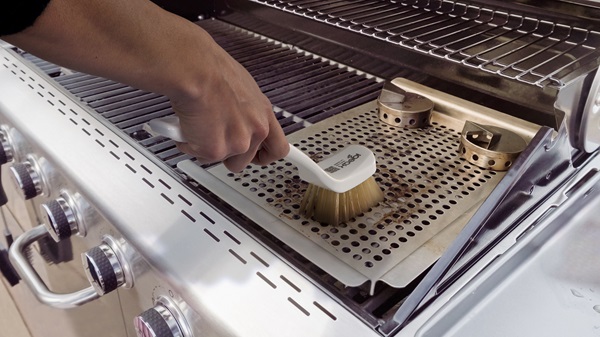 četka za čišćenje grila i roštilja